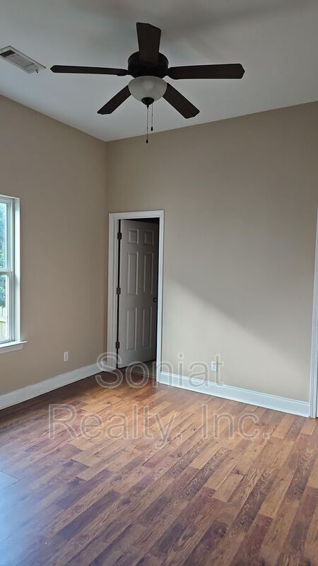 Building Photo - 4020 Baudin St