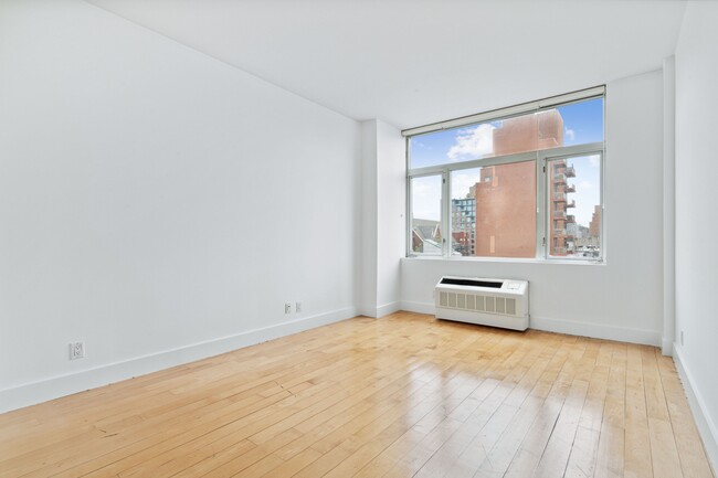 Building Photo - 251 7th St