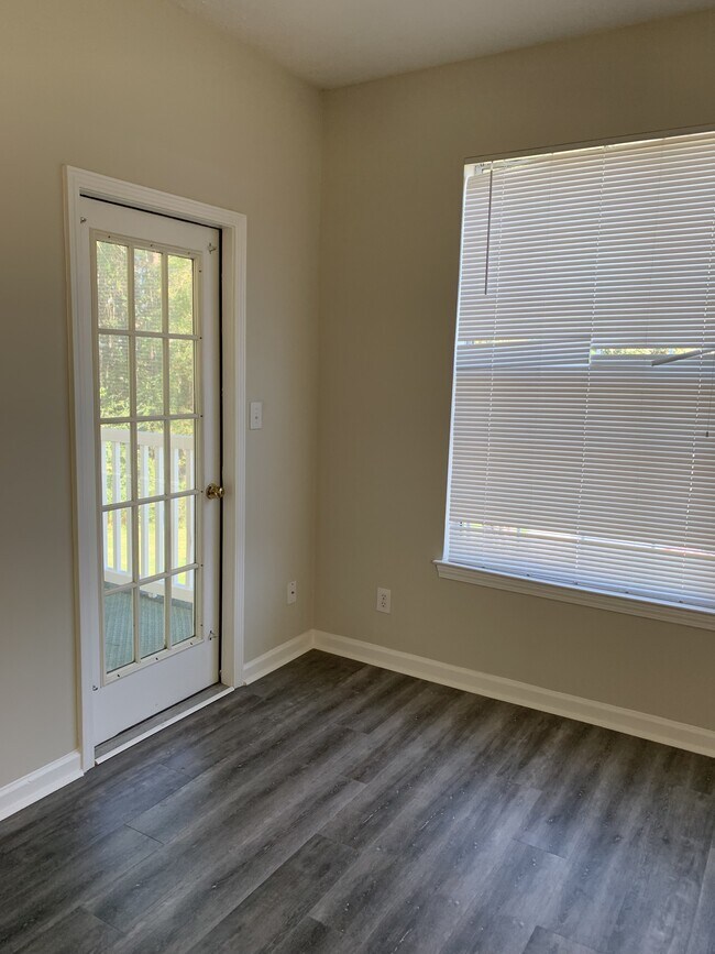 Building Photo - 468 River Oaks Dr
