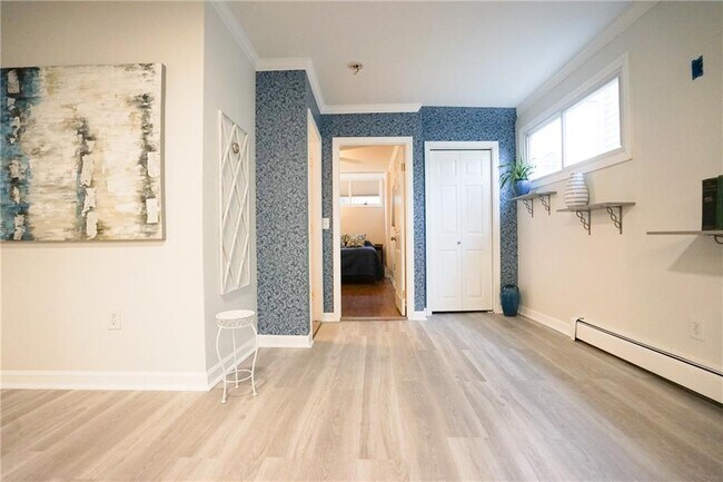 Building Photo - 603 Thames St