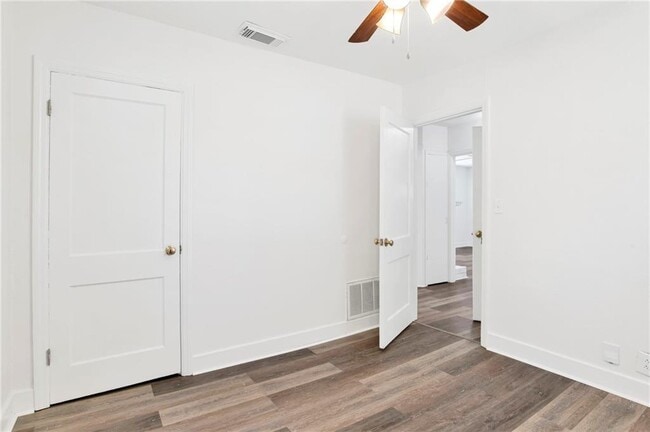 Building Photo - 331 Azalea Cir W