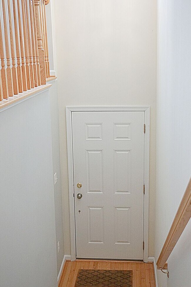 Building Photo - Exquisite Townhouse in Orchard Run Germantown