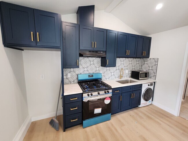 Building Photo - Beatiful Newer 1 Bed, 1 Bath ADU