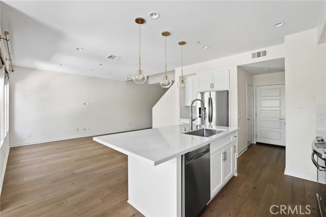 Building Photo - 216 Finch