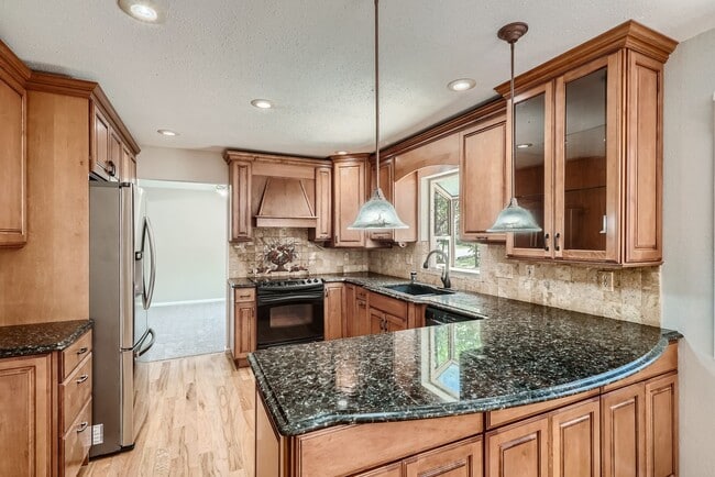 Building Photo - Stunning Home by Arapahoe Lake