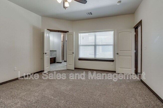 Building Photo - 2200 Alta Vista Ln