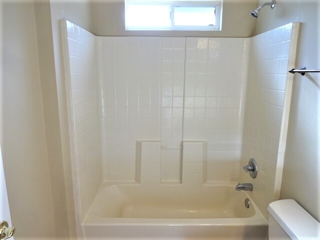 Building Photo - 633 Battlegate Ln
