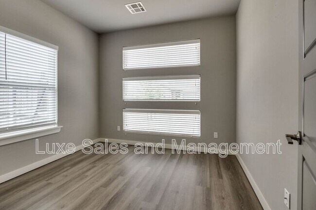 Building Photo - 9428 NW 91st St