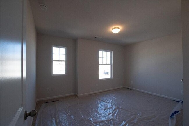 Building Photo - 530 River Run Dr