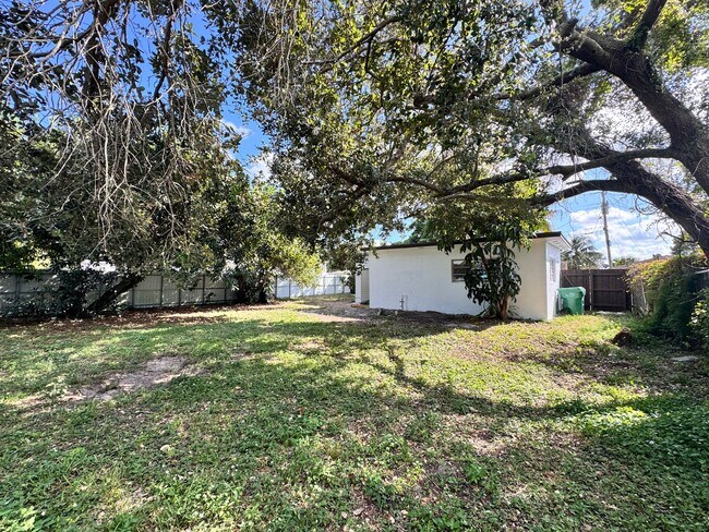 Building Photo - 2381 153 St
