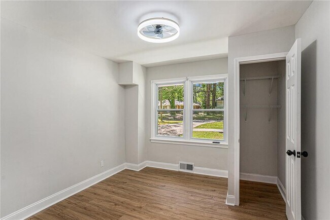 Building Photo - 2794 Mitchell Dr