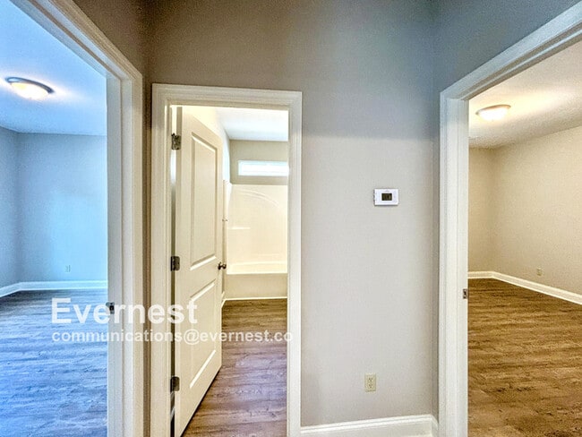 Building Photo - 3-Bedroom, 2-Bathroom Home in a Convenient...