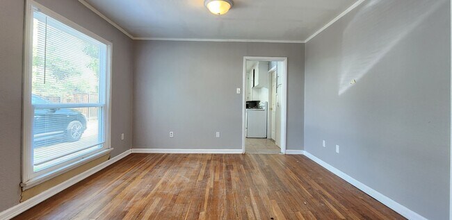 Building Photo - 3/1.5/2 DETACHED GARAGE - GREAT HOME IN TECH TERRACE