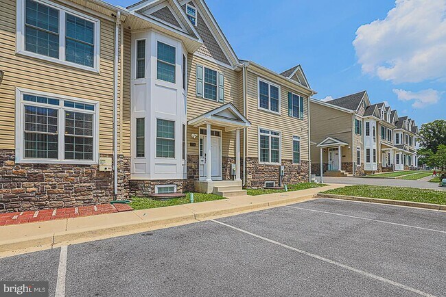 Building Photo - 3709 Fords Ln