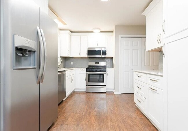 Building Photo - 2705 Redford Dr