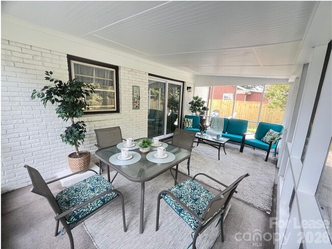 Building Photo - 2213 Milton Rd