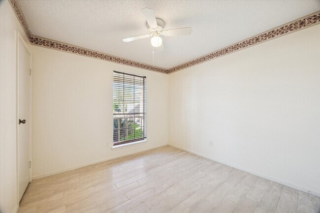 Building Photo - 1119 Downing Cir