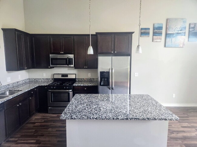 Building Photo - 7874 Cottonwood Ln