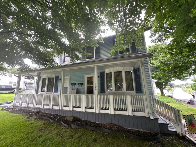 Primary Photo - 1061 Kidder St