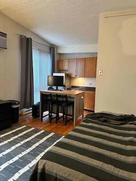 Building Photo - 12 Stoneholm St