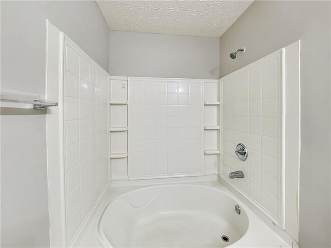 Building Photo - 8304 Fairington Village Dr