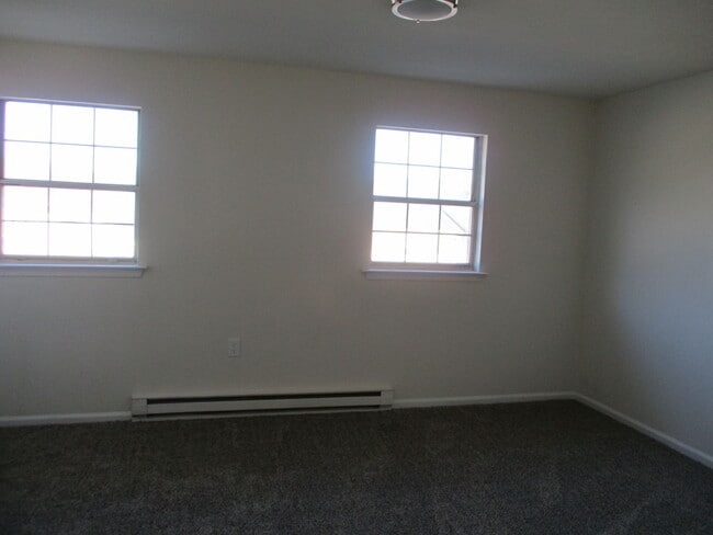 Building Photo - 3BR Townhome - Northampton School District