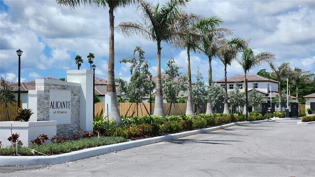 Building Photo - 2965 SE 23rd Ave