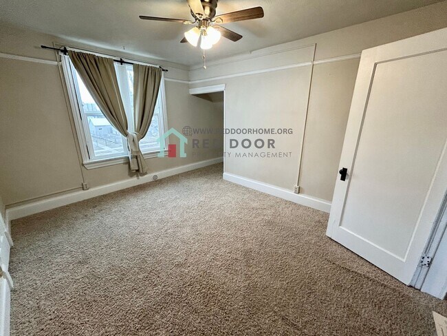 Building Photo - Spacious and inviting 3 bed, 2 bath rental