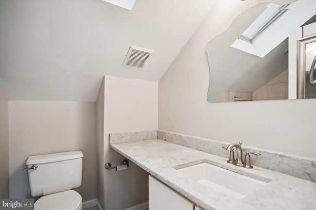 Building Photo - 450 W Glebe Rd