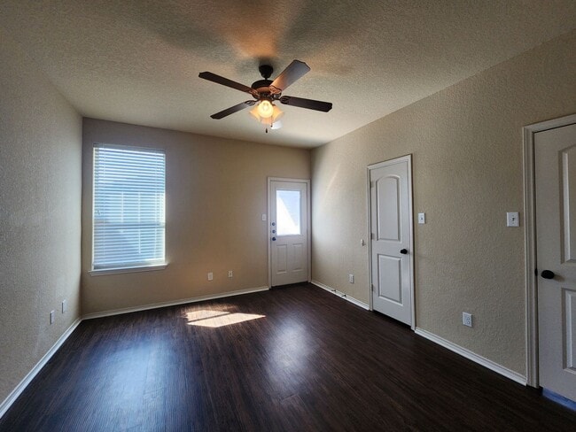 Building Photo - Wood Like Tile Flooring & Vinyl Plank - No Carpet / 1 Story Unit/ Fenced in Yard / Interior Washe...
