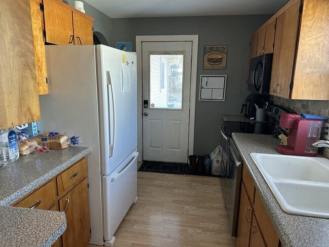 Building Photo - 320 30th St Dr SE