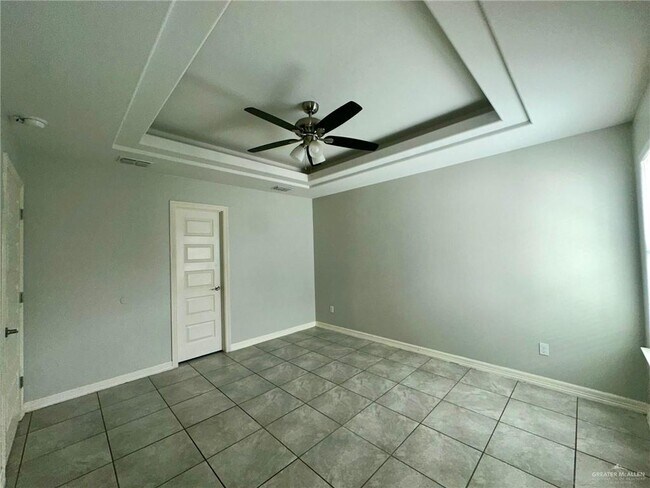 Building Photo - 16 Teak Dr