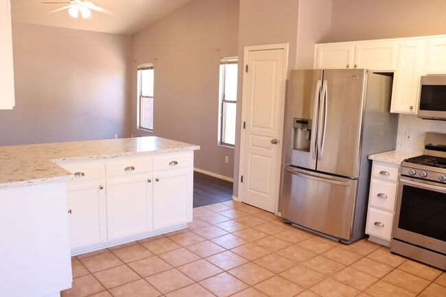 Building Photo - Canyon De Flores Home