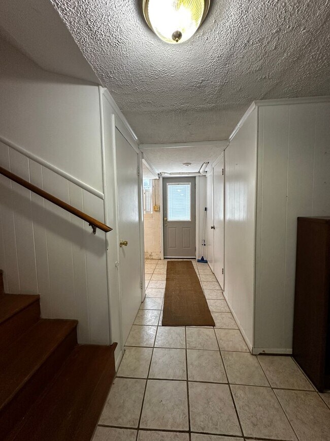 Building Photo - Partially furnished 3 bed/ 1.5 bath - Morristown, TN