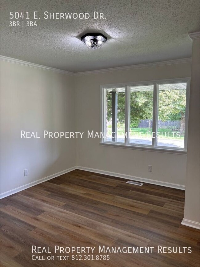 Building Photo - 5041 E Sherwood Dr