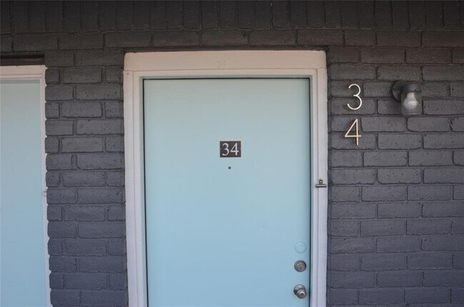 Building Photo - 1209 Vance St