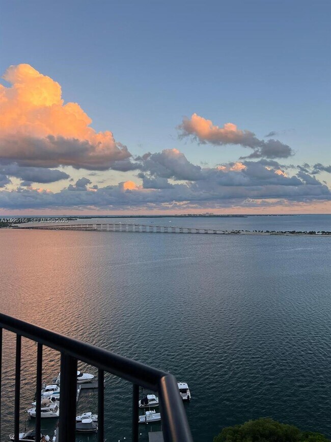 Building Photo - 1581 Brickell Ave