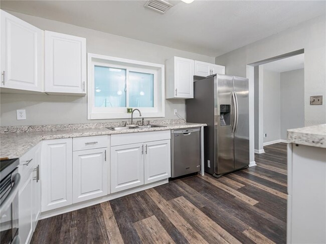 Building Photo - 4721 W Iowa Ave