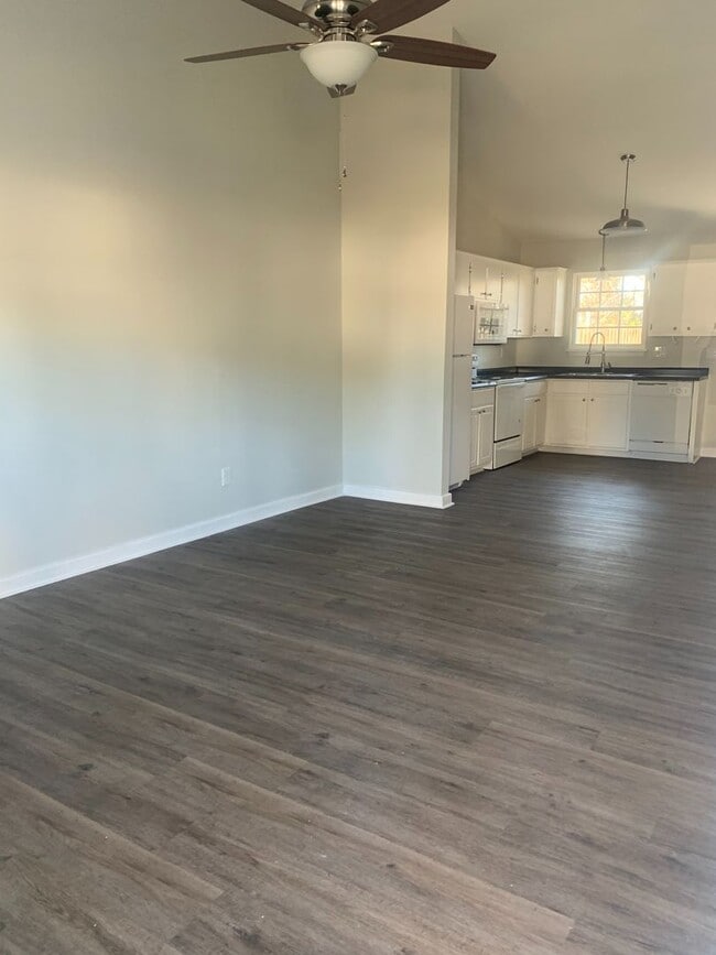 Building Photo - Two Bedroom, One Bath Duplex in Havelock