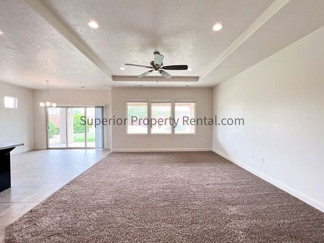 Building Photo - 4 bed, 2.5 bath home w/2 car garage