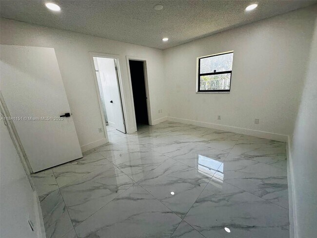 Building Photo - 30120 SW 152nd Ave