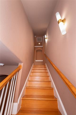 Building Photo - 675 Senda