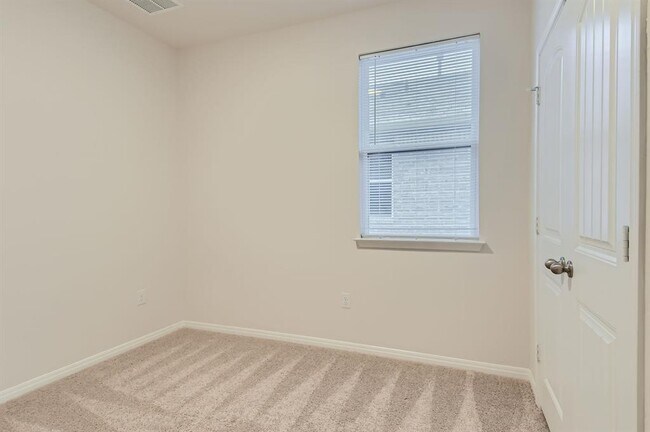 Building Photo - 709 Iron Brg Rd