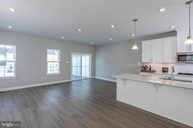 Building Photo - 2410 Lenox Dr