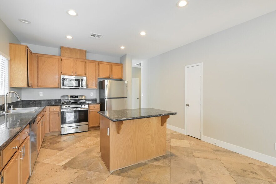 Building Photo - 11682 Autunno St