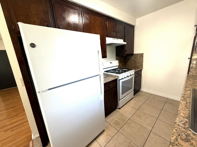 Building Photo - 807 3rd St