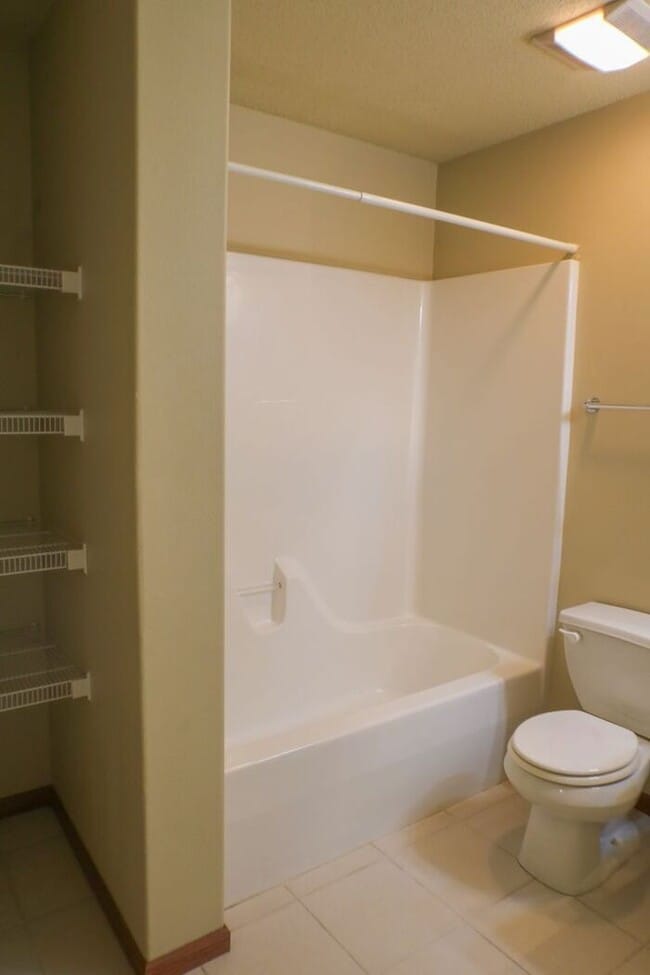 Building Photo - $2,695 | 4 Bedroom, 3.5 Bathroom Multi Flo...