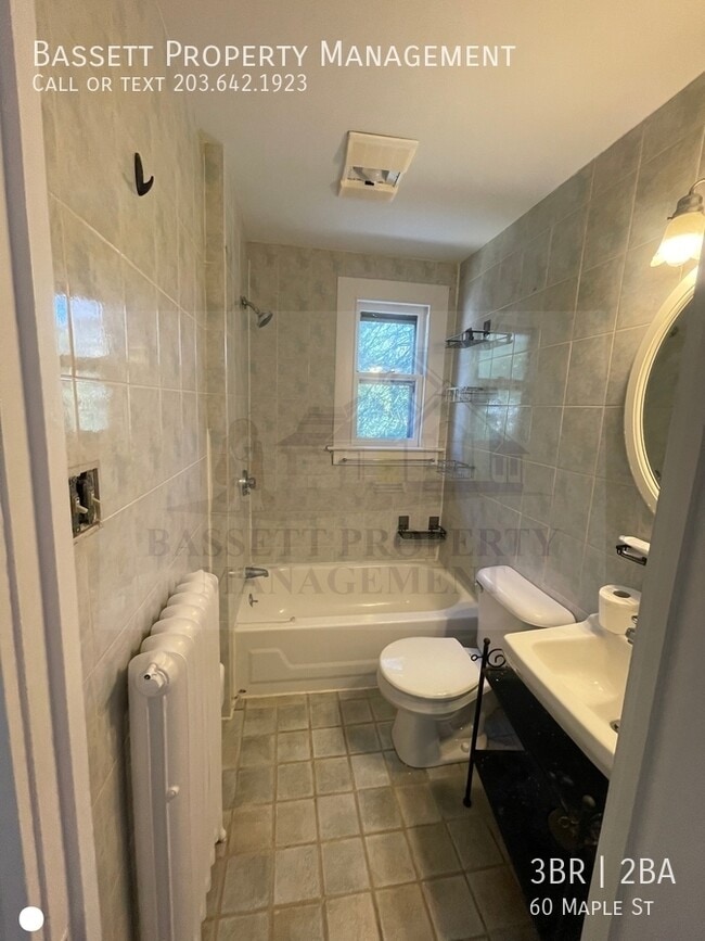 Building Photo - 60 Maple St