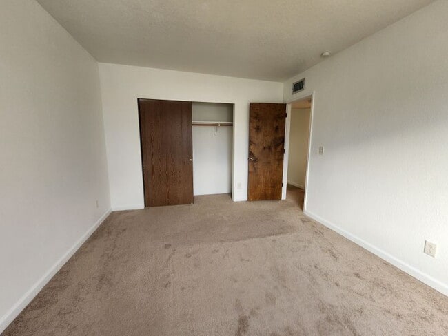 Building Photo - 2BR 1 Ba Upstairs Apartment in Midtown Tucson