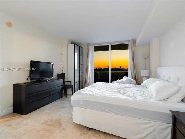 Building Photo - 10275 Collins Ave